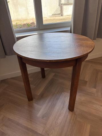 Uitschuifbare houten tafel