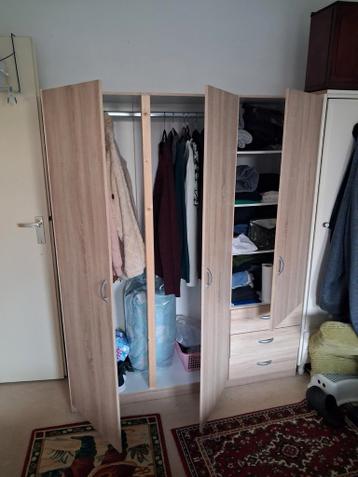 Gratis Hang/Leg  Kledingkast