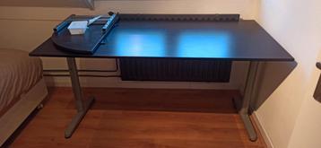 Ikea bureau (verstelbaar) met bureaustoel, zwart