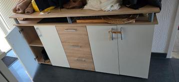 Houten dressoir met lades en deuren