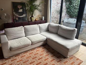 GRATIS: Lichtbeige hoekbank met losse kussens