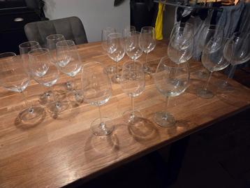 18 wijnglazen (3 sets van 6 stuks)
