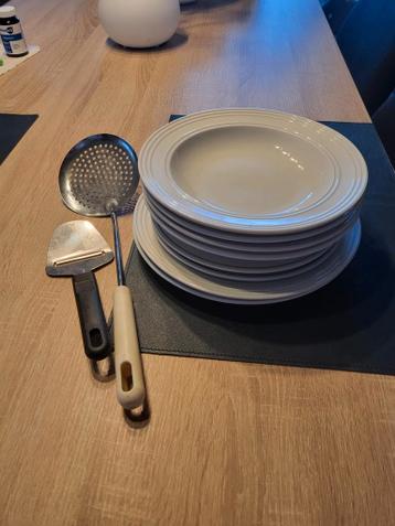 Borden keukengerei.
