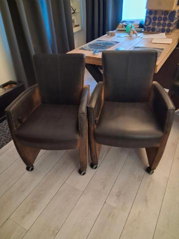 4 eetkamerstoelen bruin zwart nep leer wieltjes