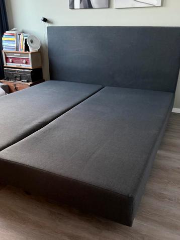 Antracietkleurig tweepersoons boxspring bed GRATIS