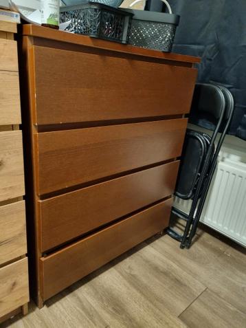 Bruine ladekast met 4 lades