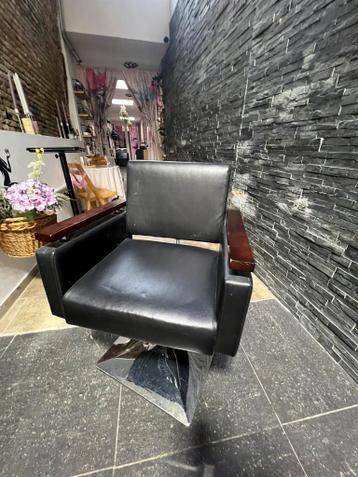 Professionele Kappersstoelen – In Goede Staat