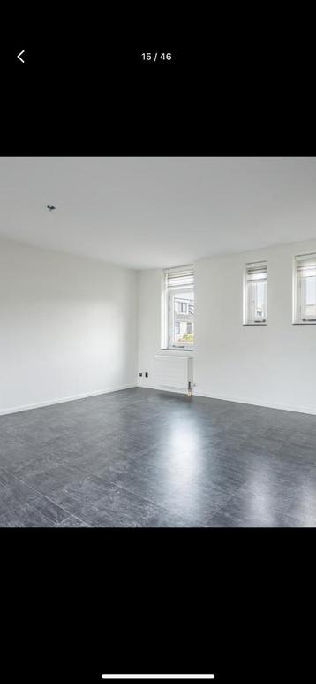 45m2 donker grijs laminaat tegellook gratis
