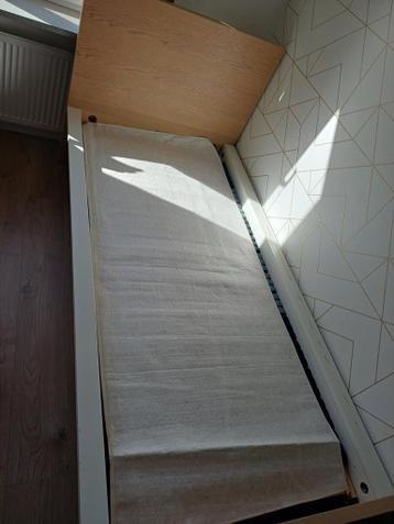 Gratis bed 90 x 200 met lattenbodem. Zsm ophalen.