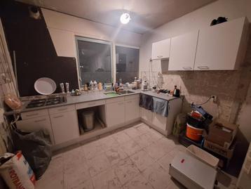 Kluskeuken 306x140x92 met bovenkasten en gasfornuis