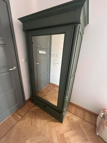 Karakteristieke kast met spiegeldeur - Gratis af te halen