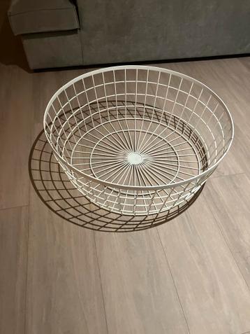 Metalen mand wit gecoat