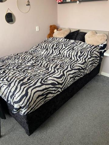 Gratis boxspring - 140x200 zwart met hoofdbord