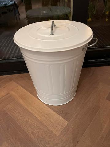Witte Knodd prullenbak met deksel