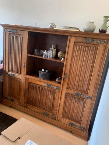 Massief eiken dressoir met sierbeslag