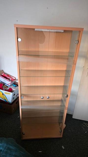 Vitrinekast gratis af te halen in Waalwijk