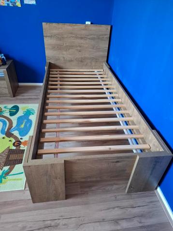 Gratis 1 persoons bed 90x200 met lattenbodem