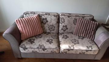 Gezellige twee en een half zits bloemetjes bank