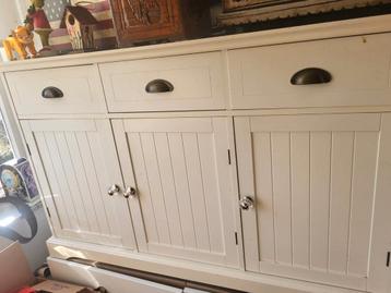 Kastje, dressoir met gebruikerssporen.. gratis