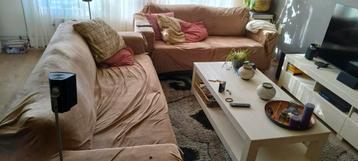 Twee antracietgrijze banken, opknapper of voor studenten