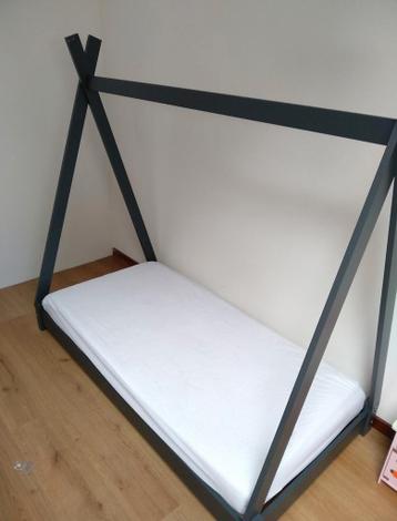 Tipi bed, kinderbed 70 bij 140 cm Inclusief matras