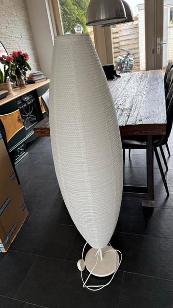 Witte vloerlamp