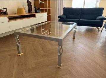 Moderne salontafel met glazen blad - 85x135x45cm