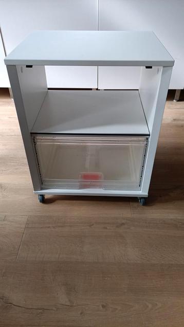 Gratis kastje met wielen.