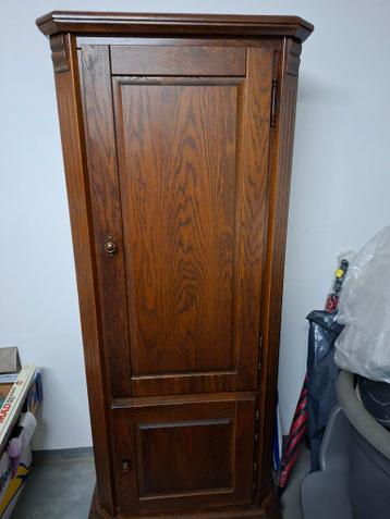 GRATISS Eiken kast, tuintafel, Mexicaans kacheltje, lantaarn