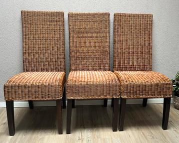 Drie eettafel stoelen