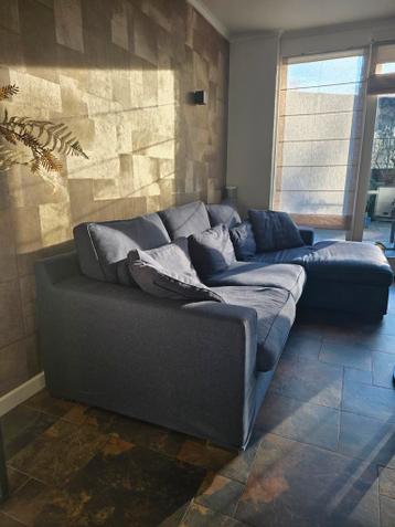 Comfortabele blauwe hoekbank met chaise longue