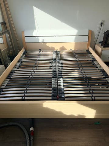 2 persoons bed  1.80 x 2.00 met 2 lattenbodems