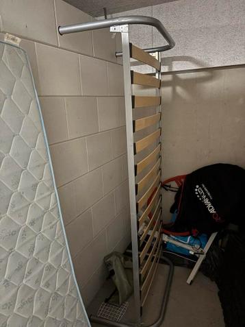 2x Logeerbed 200x90 cm met lattenbodem