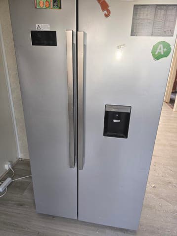 Amerikaanse koelkast met waterdispenser