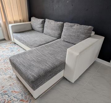 Gratis ophaal: Gebruikte slaapbank met chaise longue