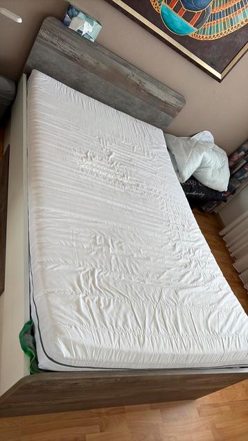 Gratis Matras 200x120, 3 jaar oud, fris en netjes