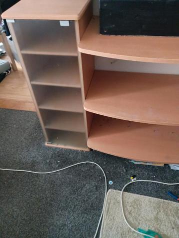 Kastje met glazen deurtjes