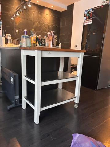 Rollend keukenblok met houten blad