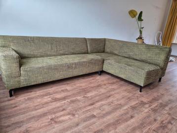 Ruime hoekbank in goede staat