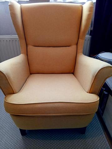 Gele oorfauteuile stoel