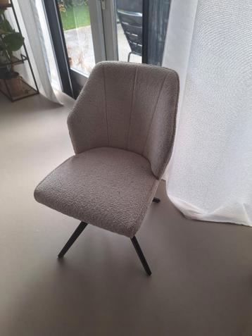 Gratis 6 eetkamerstoelen - onderstel moet gelast worden