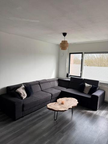 Hoekbank GRATIS af te halen in een nette staat.