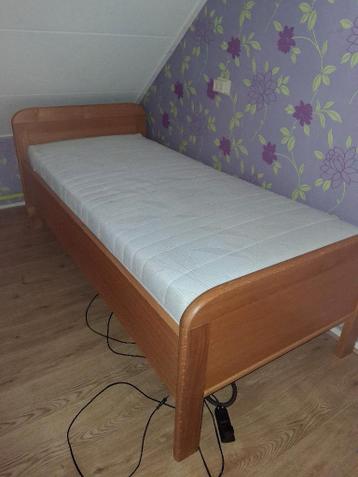 Bed met elektrische bodum