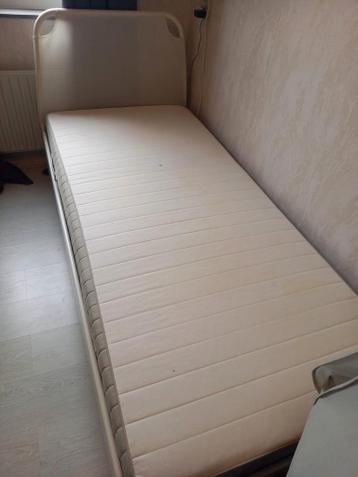 Ikea bed, eenpersoons, 90x200cm, wit metaal, lattenbodem