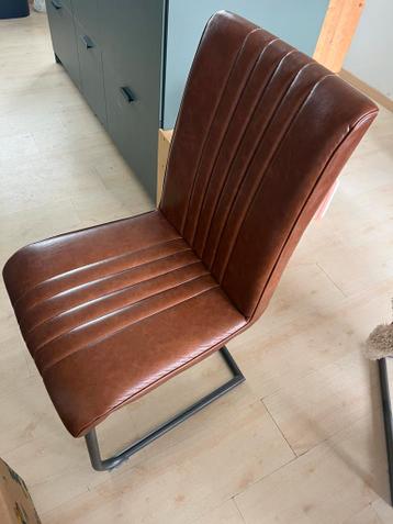 Gratis 6  (gebruikte) eetkamerstoelen (alleen tot 30maart)