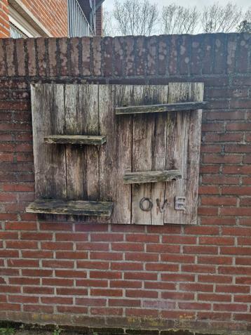 Opknapper: Houten decoratie 'OVE' (letter L kwijt)
