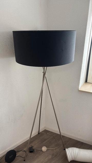 Lamp met kap - goede staat en werkend - GRATIS