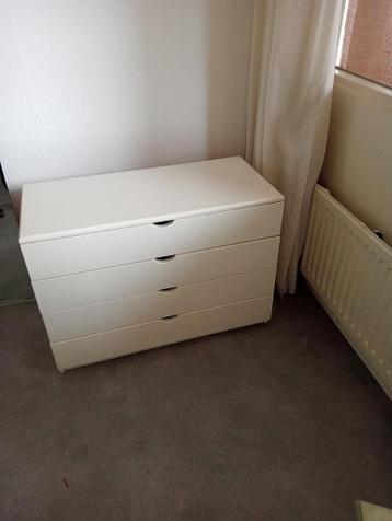 Witte ladekast met 4 laden