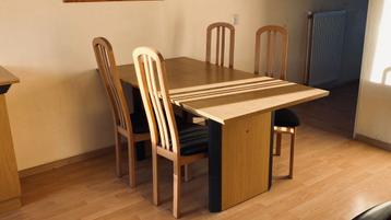 Eettafel met 4 stoelen (1 beschadigd) - Gratis afhalen