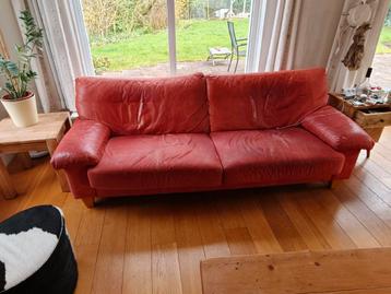 GRATIS Rode leren bank met verstelbare rugleuning